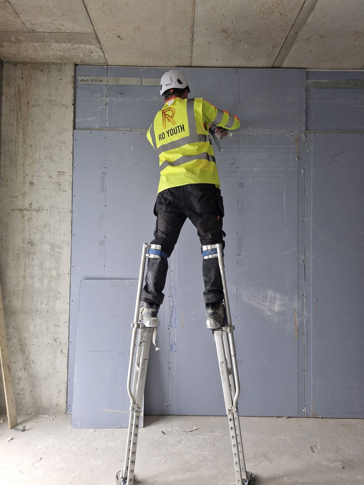 RO Youth crew boarding on stilts at Jacob's Island, Cork